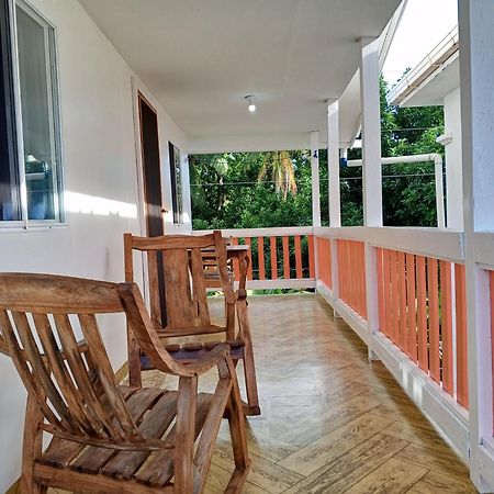 Christina'S Guest House Official Little Corn Island Exterior photo