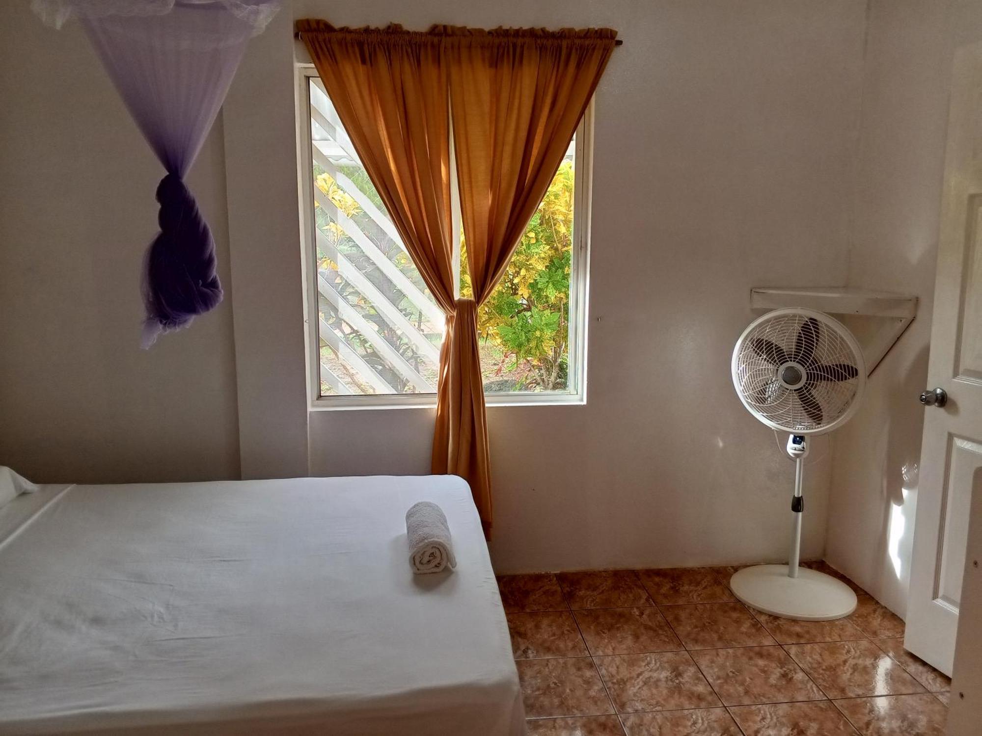 Christina'S Guest House Official Little Corn Island Exterior photo